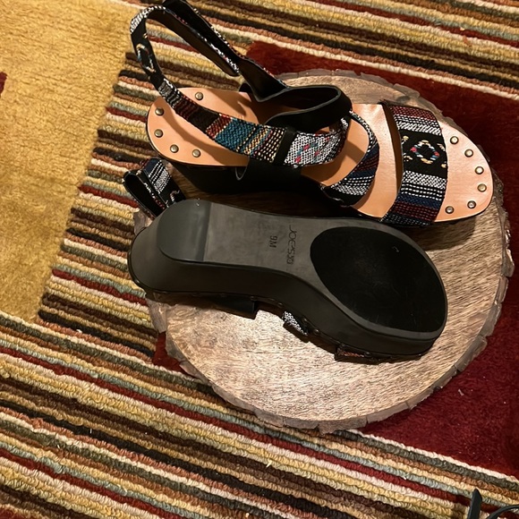 Brand new Joe’s Aztec print fabric wedge sandal. Never been worn Velcro latch. 9 - Picture 4 of 4